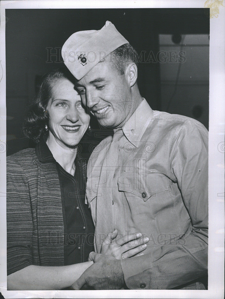 1953 Press Photo Marine Lt George O&#39;Brien Jr, Wife Janie, Congressional Medal - Historic Images