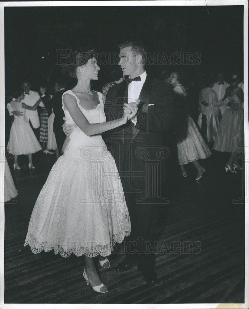 1955 Press Photo Betty Wirtz Randolph Owsley Woods Party - Historic Images