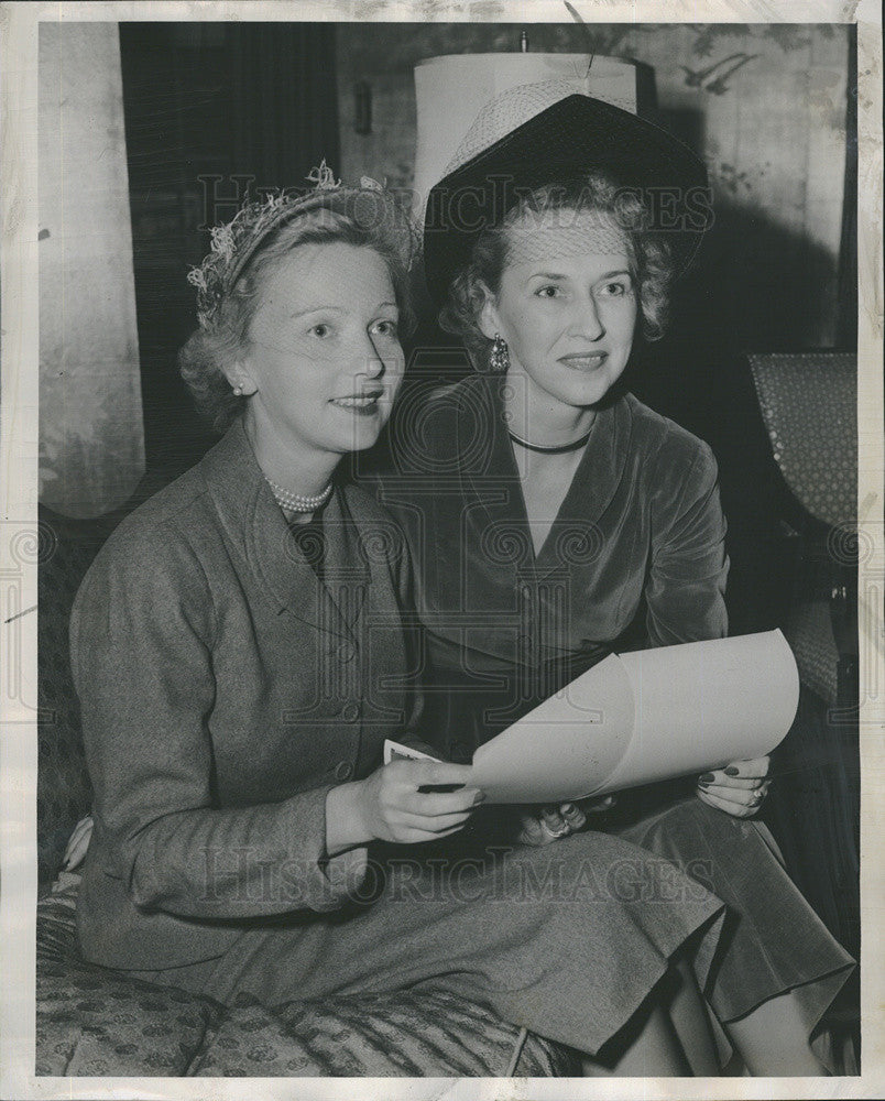 1951 Press Photo Mrs John Alden Morgan &amp; Mrs Stanley Bellows - Historic Images