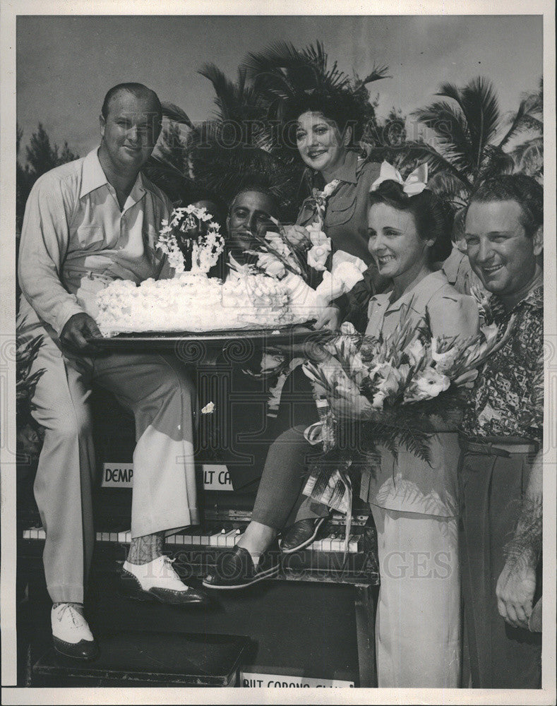 1941 Press Photo Actress/Singer Helen Morgan, with her husband Lloyd Johnson. - Historic Images