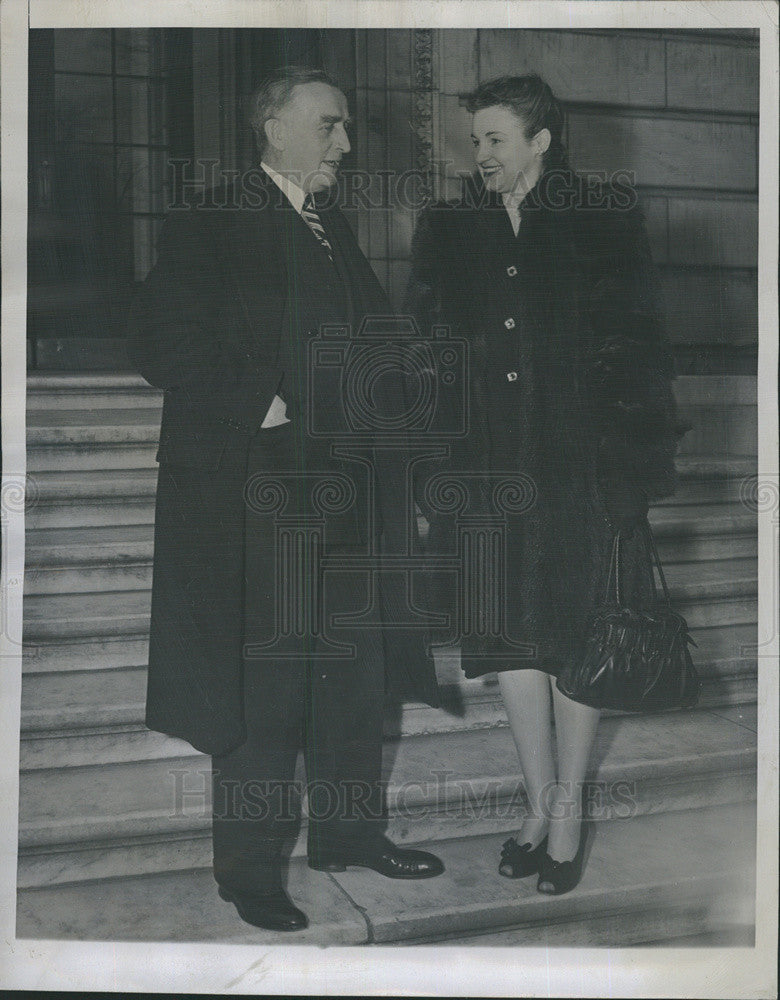 1947 Press Photo Senator Joseph C O&#39;Mahoney Miss Jean McManus Supreme Court - Historic Images