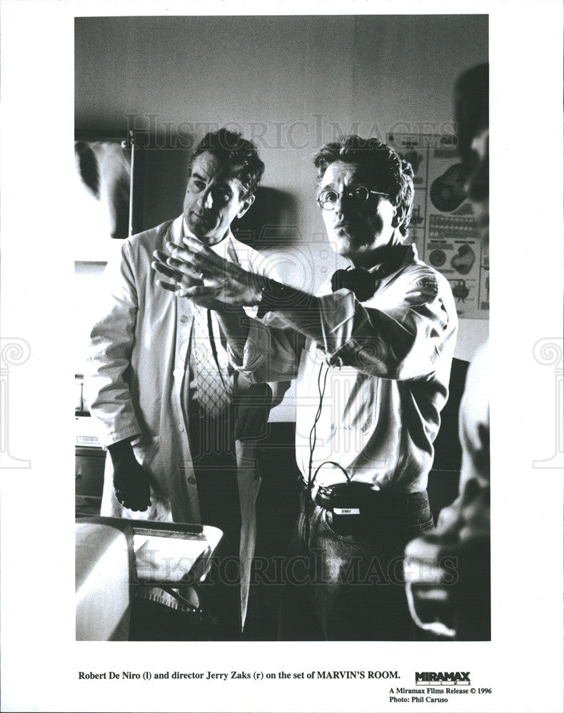 1997 Press Photo Actor Robert De Niro &amp; Dir, Jerry Zaks on Set &quot;Marvin&#39;s Room&quot; - Historic Images