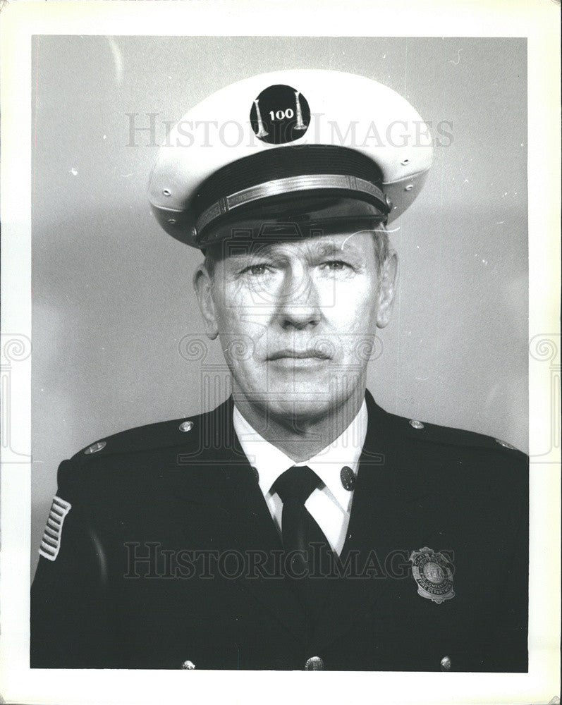 1981 Press Photo Portrait Of Charles Osterberg Fire Department District Chief - Historic Images