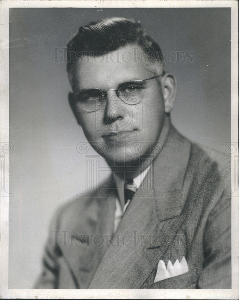 1947 Press Photo Chicago Stock Exchange Vice President And Secretary Carl Ogren - Historic Images