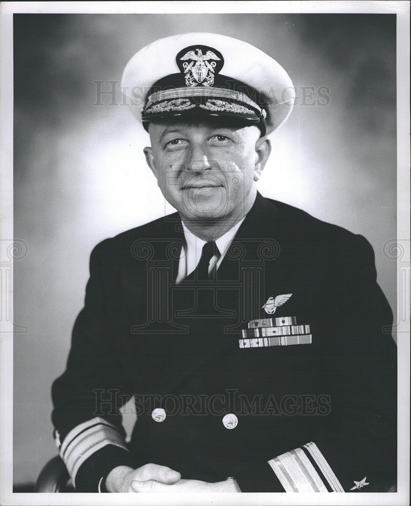 1951 Press Photo Admiral Lucian A Moebns-US Navy - Historic Images