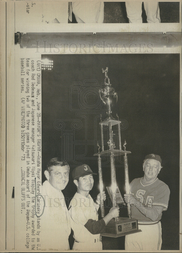 1973 Press Photo of trophy award at Japan-U.S. college baseball series in Omaha - Historic Images