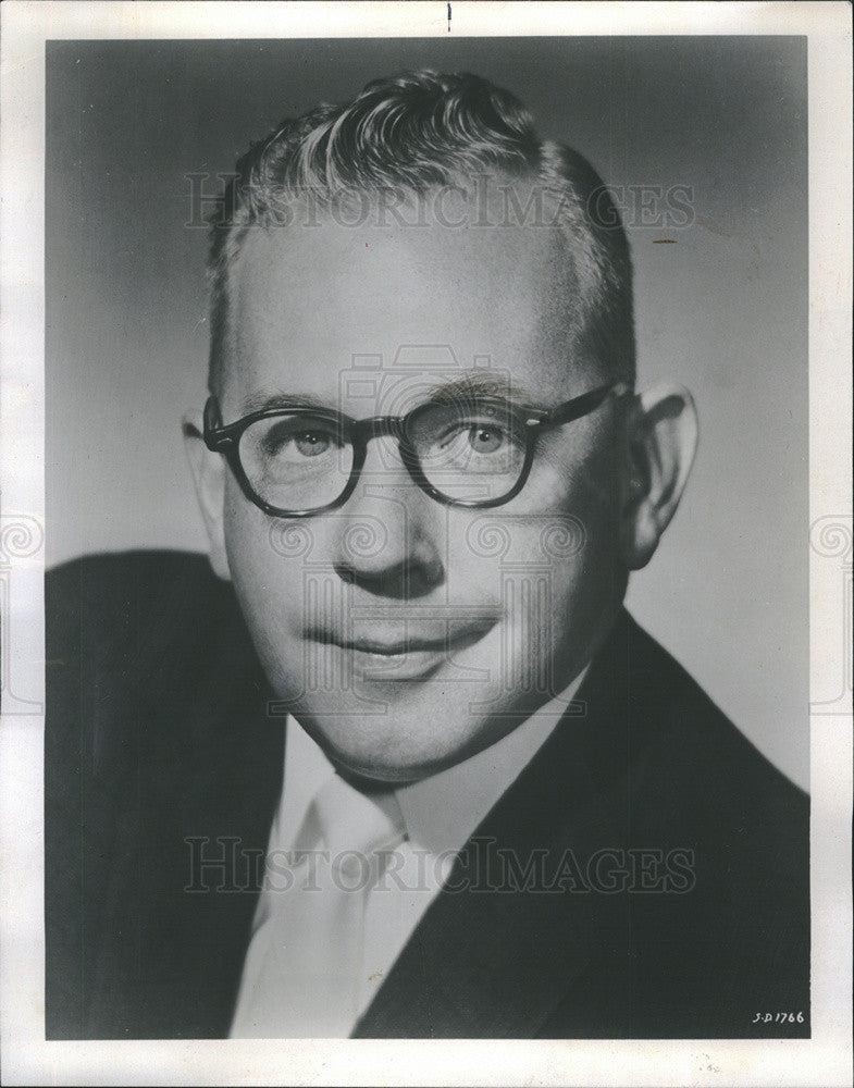 1967 Press Photo Terrence F. O&#39;Reilly director of marketing Four Roses Distiller - Historic Images