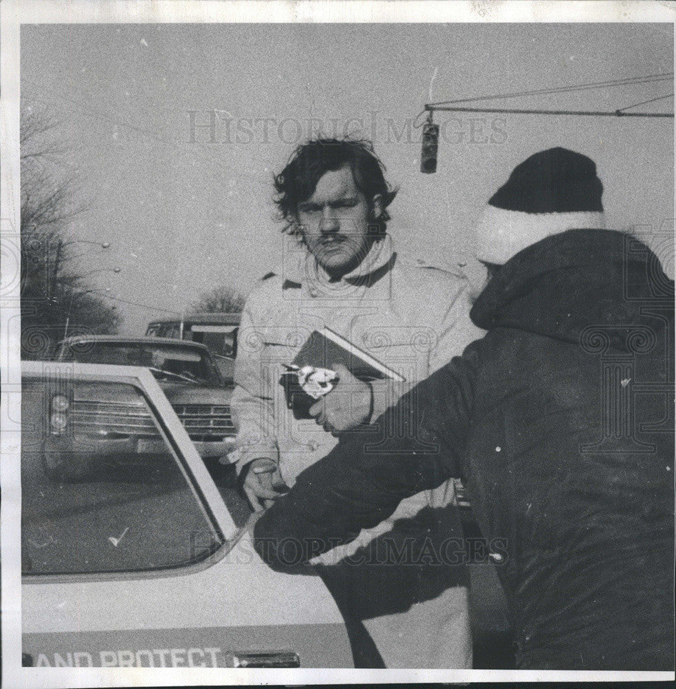 1976 Press Photo Michael Zuber After Surviving Car Crash With Train Chicago - Historic Images