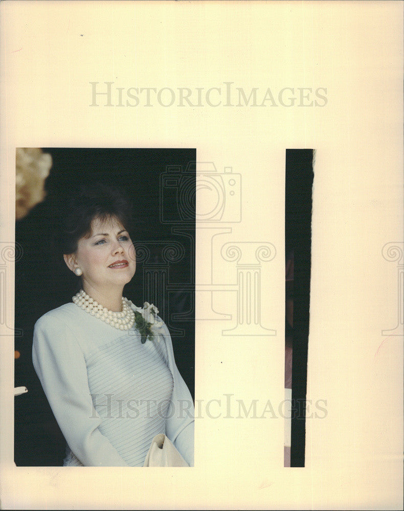 1987 Press Photo Peggy Johnson Wearing Blue Suit With Pearls - Historic Images