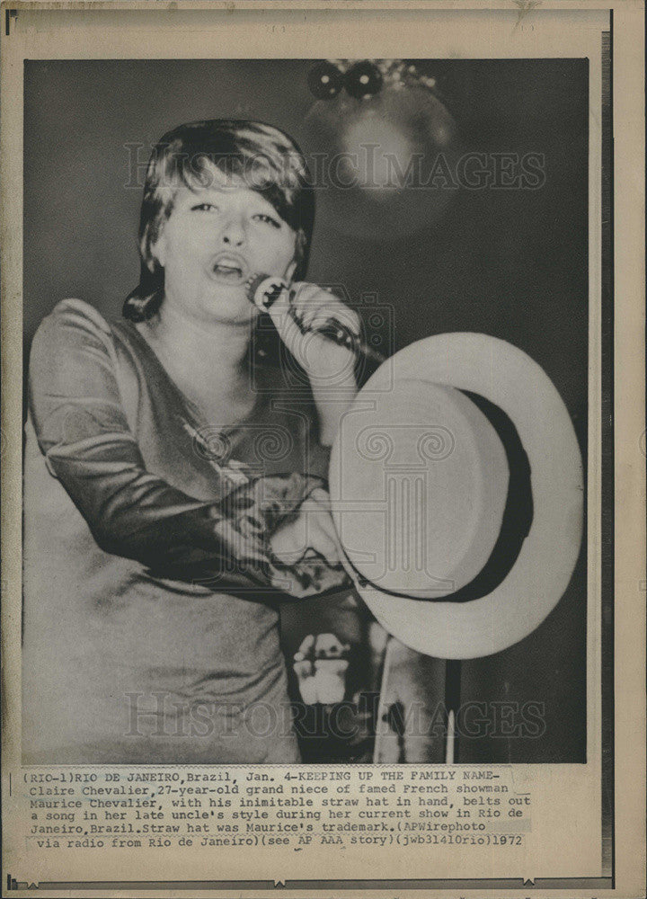 1972 Press Photo Claire Chevelier performs a Maurice Chevalier song. - Historic Images