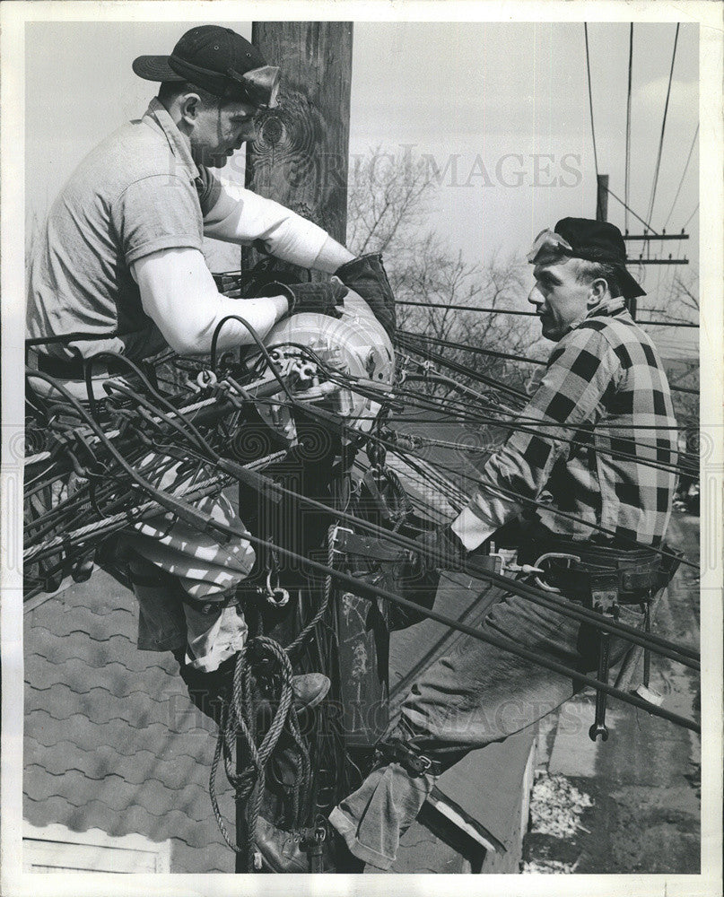 1960 Press Photo Thomas E. Orsie Illinois Bell Linemen - Historic Images