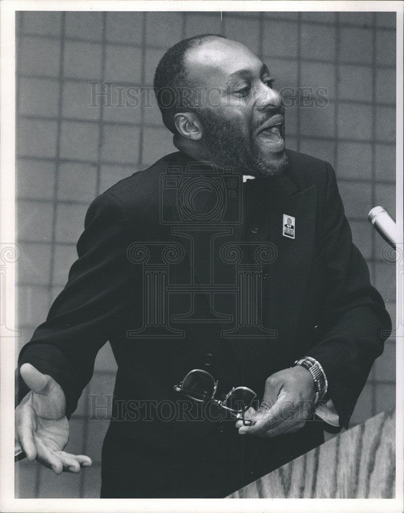 1990 Press Photo Reverend George Augustus Stallings Jr Speaking DePaul Univ - Historic Images