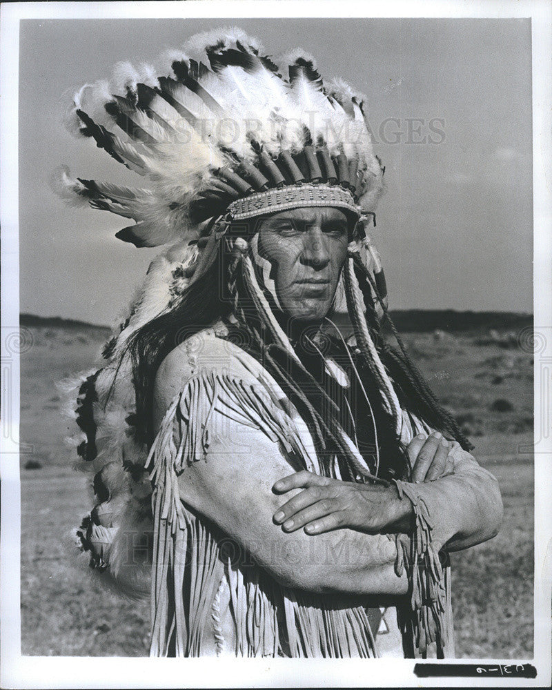 1968 Press Photo Kieron Moore co-stars as Chief Dull Knife - Historic Images