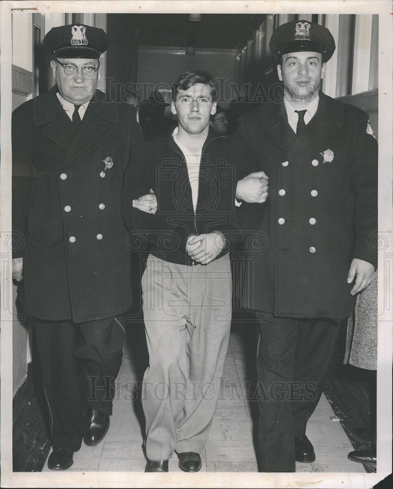 1957 Press Photo William Stacey Led To State Attorneys Office To Sign Confession - Historic Images