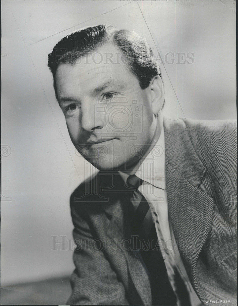 1956 Press Photo Kenneth More Actor The Deep Blue Sea - Historic Images