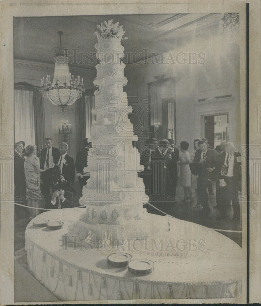 1966 Press Photo Wedding Cake Served At White House Reception - Historic Images