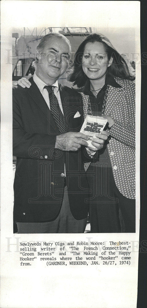 1974 Press Photo Author Robin Moore With New Wife Mary Olga Happy Hooker Film - Historic Images