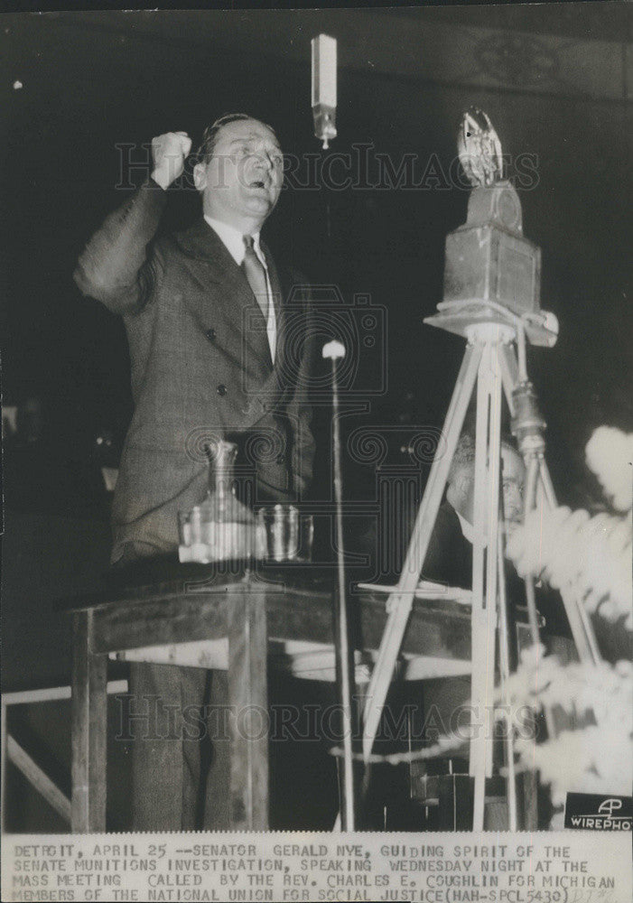 Press Photo Senator Gerald Nye Speaks at Mass Meeting in Detroit - Historic Images