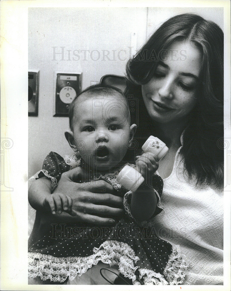 1984 Press Photo Tamela Minor and Stephanie, who has heart problems - Historic Images