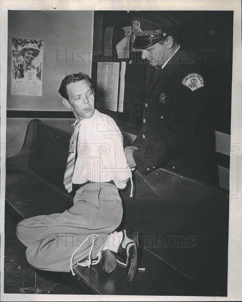 1958 Press Photo Mansel Badger officer Robert Minhella - Historic Images