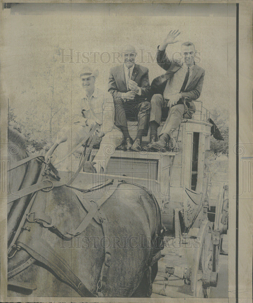 1966 Press Photo Astronauts Eugene Cernan Tom Stafford Stage Coach Olkahoma - Historic Images