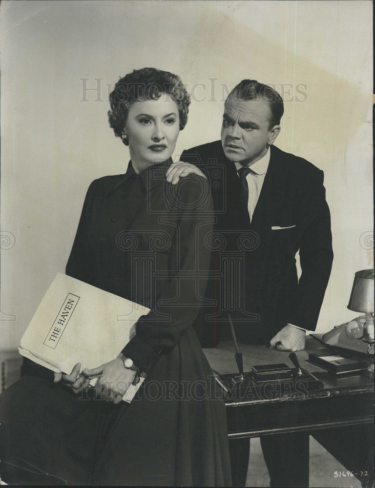 1956 Press Photo Barbara Stanwyck and James Cagney star in &quot;The Wilder Years.&quot; - Historic Images