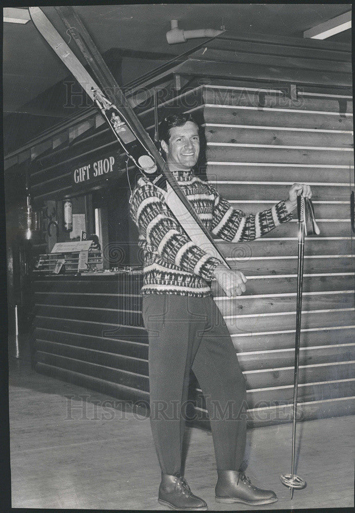 1960 Press Photo Actor Hugh O&#39;Brian ABC TV Western Wyatt Earp Snow Skiing - Historic Images