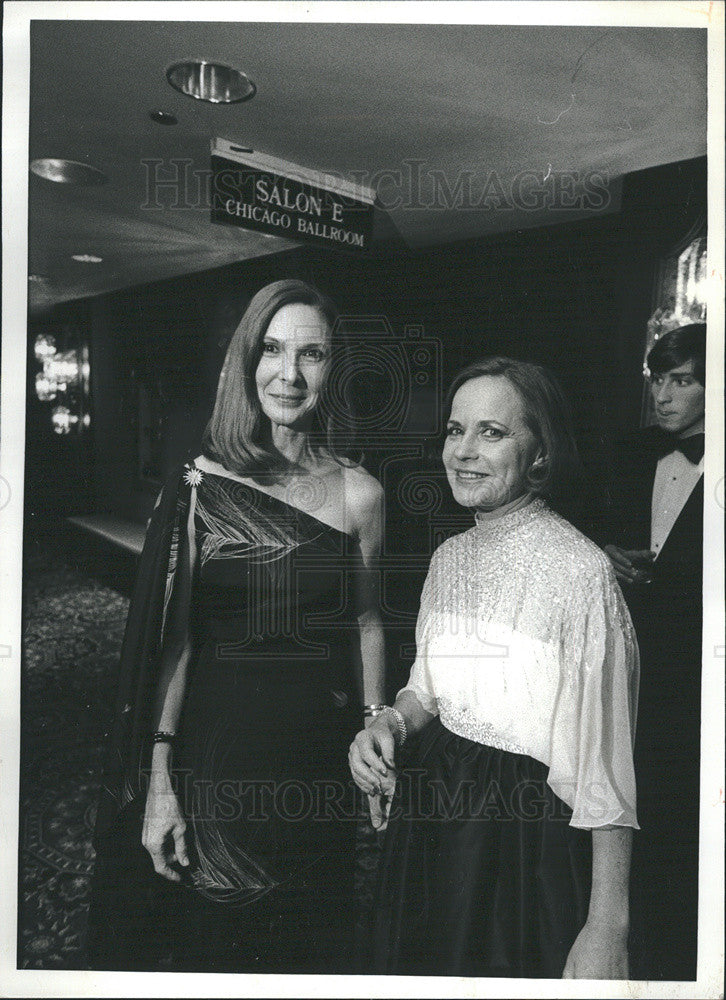 1979 Press Photo Chicago Crystal Ball Benefit Gala Mrs. Eugene I. Ross Attendees - Historic Images