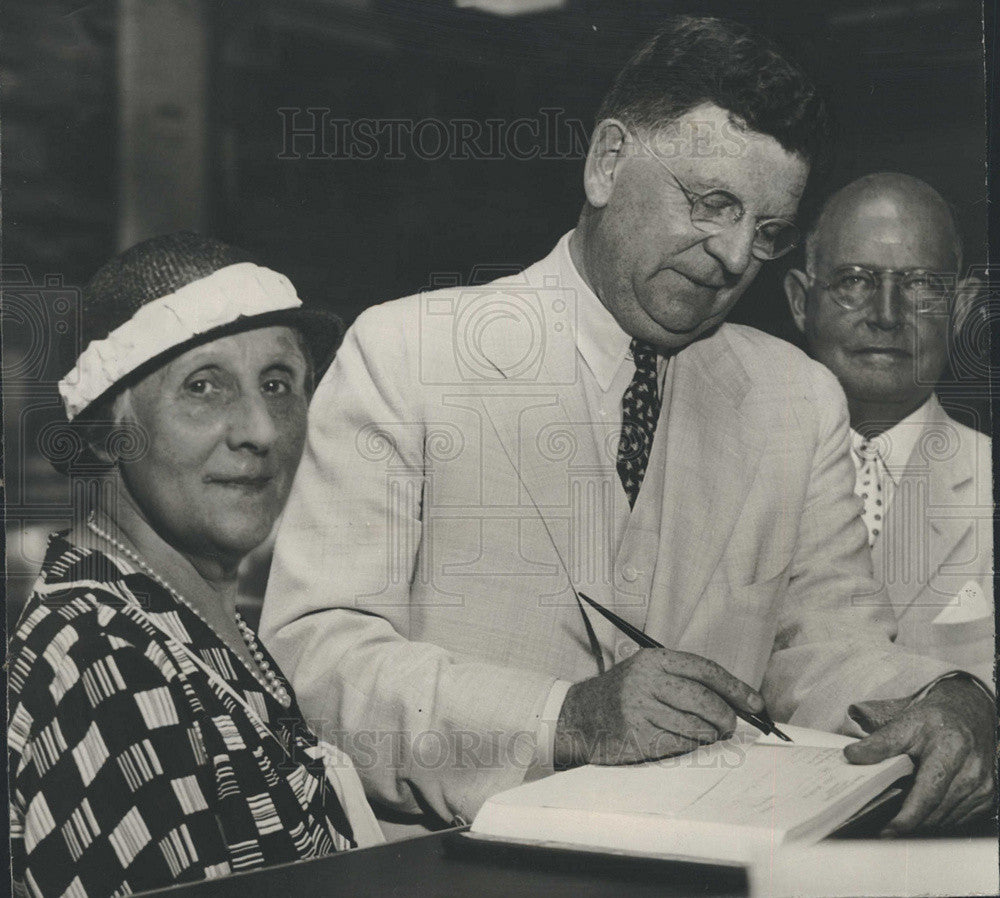 1933 Press Photo Mrs. Julius Rosenwald, and mayor Kelly at bldg dedication - Historic Images
