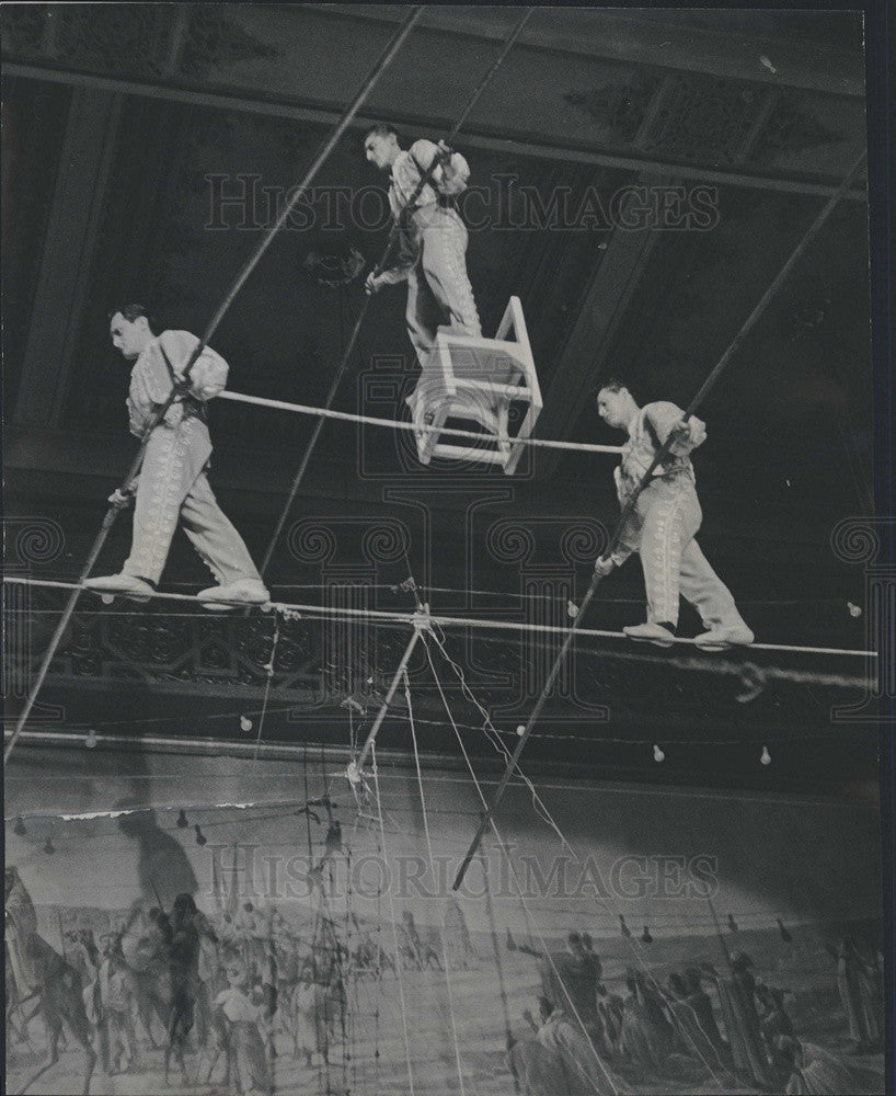 1965 Press Photo Shrine Circus Tightrope Walkers Medinah Temple Rosells - Historic Images