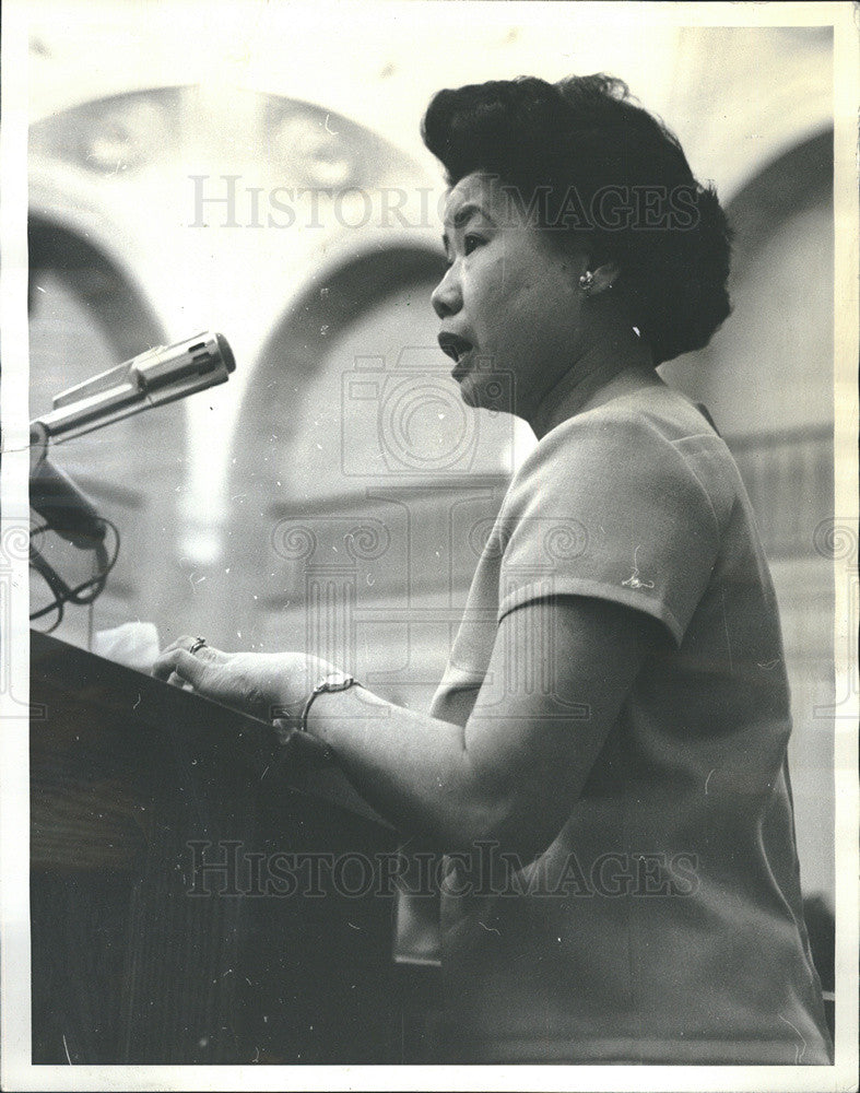 1966 Press Photo Education Board Public Hearing Mrs Hiroshi Okinura Speaking - Historic Images