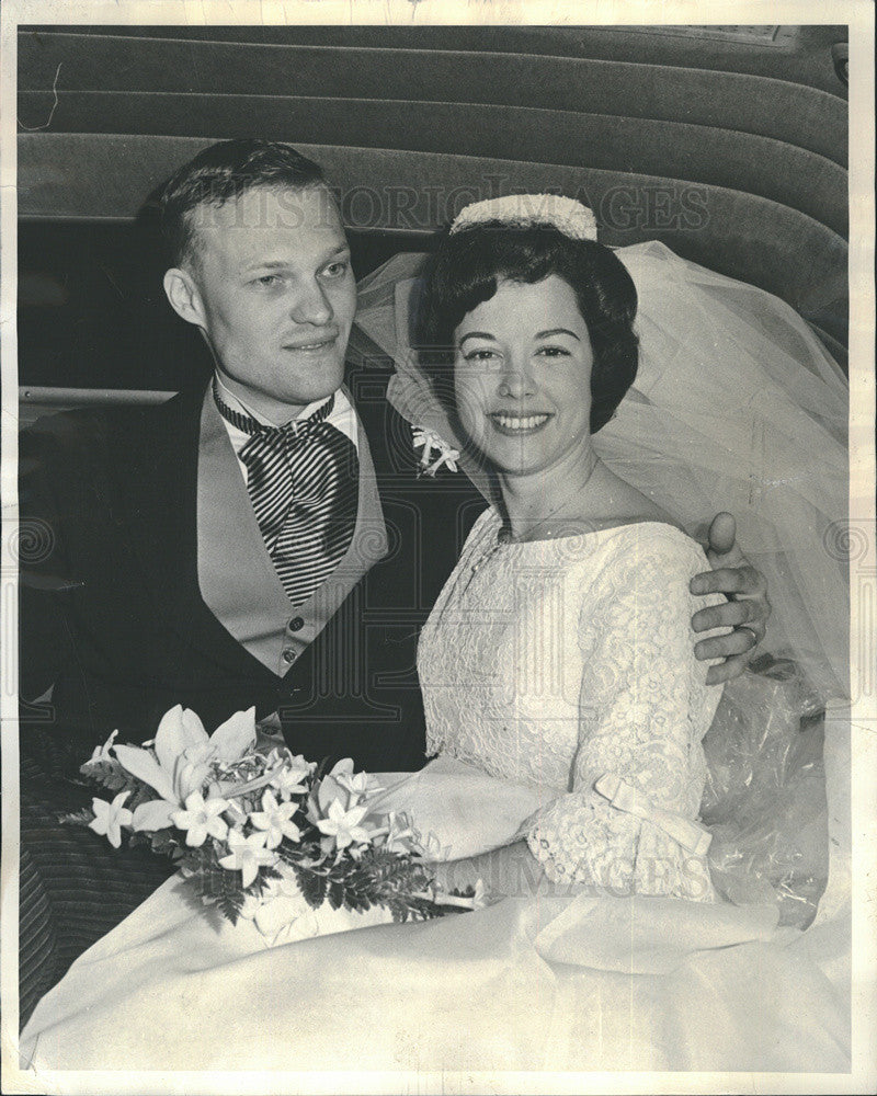 1965 Press Photo Society Wedding Robert Olsen Gail Price In Car After Ceremony - Historic Images