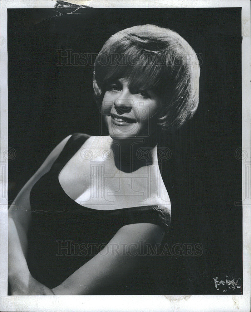 1965 Press Photo Singer Vi Olson Featured At Allerton Hotel Colony Restaurant - Historic Images