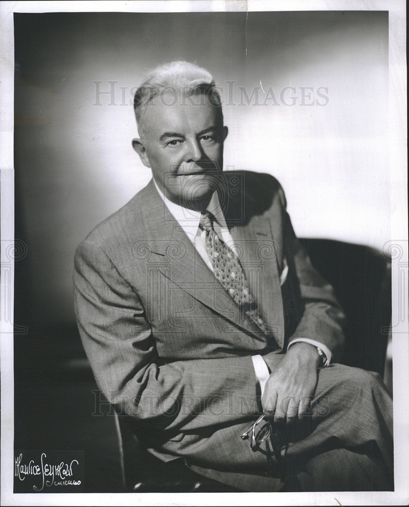 1975 Press Photo Olson Rug Company President Walter Olson Portrait Seated - Historic Images