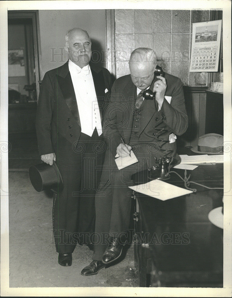 1933 Press Photo Mayor John O&#39;Brien awaits result of election. - Historic Images