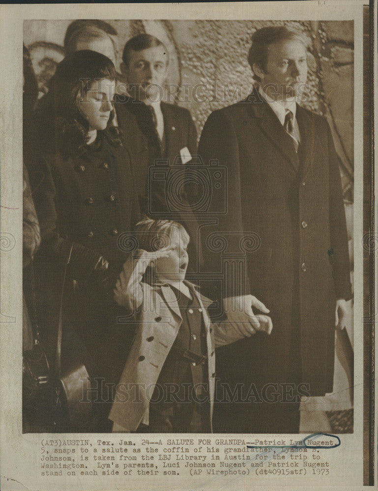 1973 Press Photo Patrick Lyn Nugent Salutes Coffin Of Grandfather Lyndon Johnson - Historic Images