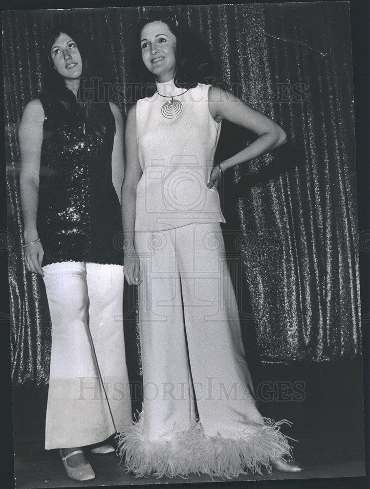 1969 Press Photo Mrs. Terence O&#39;Shaugnessy In A Feathered Pantsuit - Historic Images