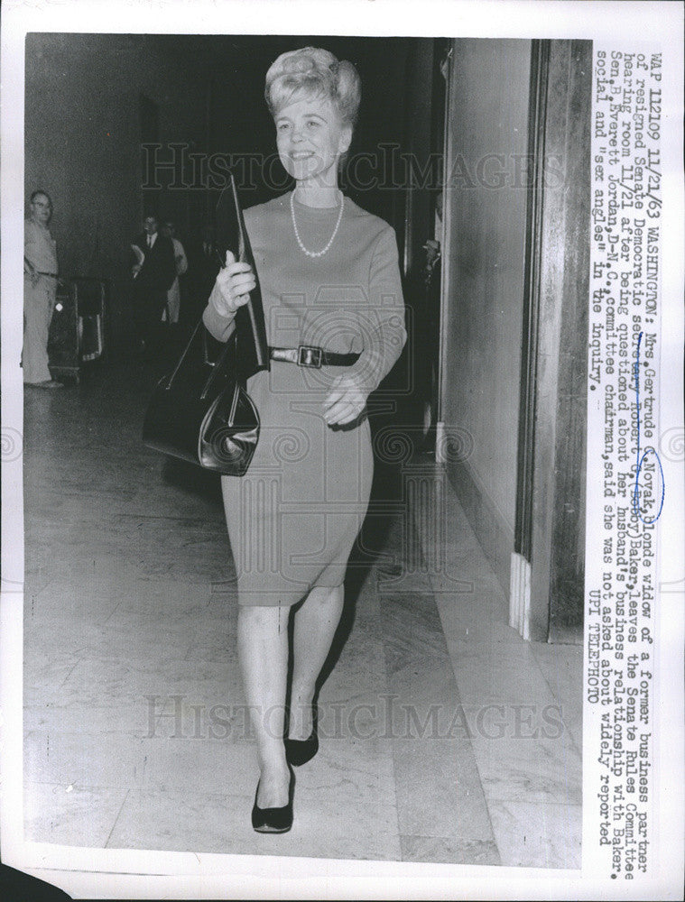 1963 Press Photo Gertrude Novak leaves Senate Rules Committee hearing room. - Historic Images