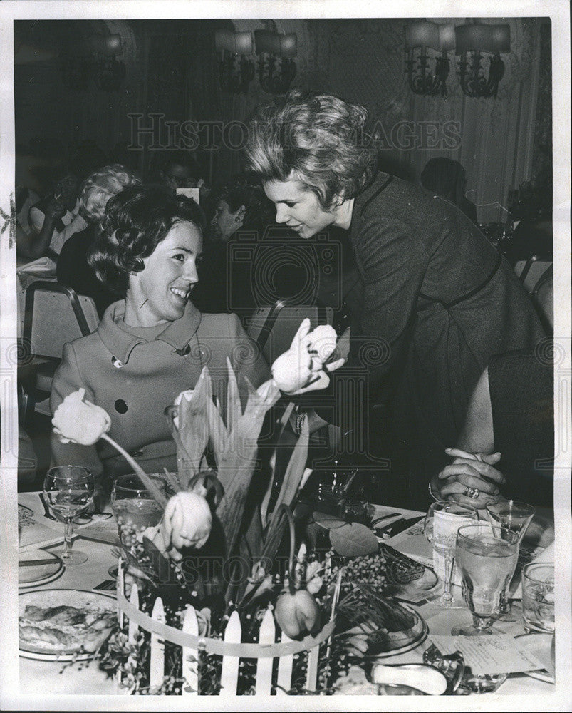 1969 Press Photo Mrs Edward Notz &amp; Mrs J Barry Weed Attend Benefit - Historic Images