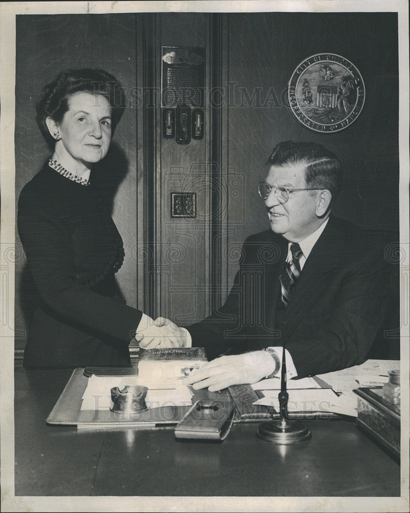 1947 Press Photo Chicago's Mayor Edward Kelly Miss Bess O'Neill Secretary - Historic Images