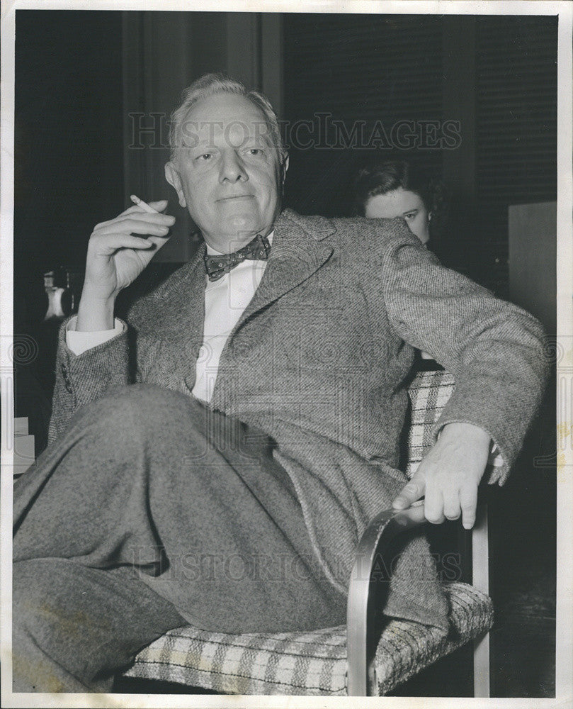 1955 Press Photo Mr. Philo Orton at Lake Forest College Seminar - Historic Images