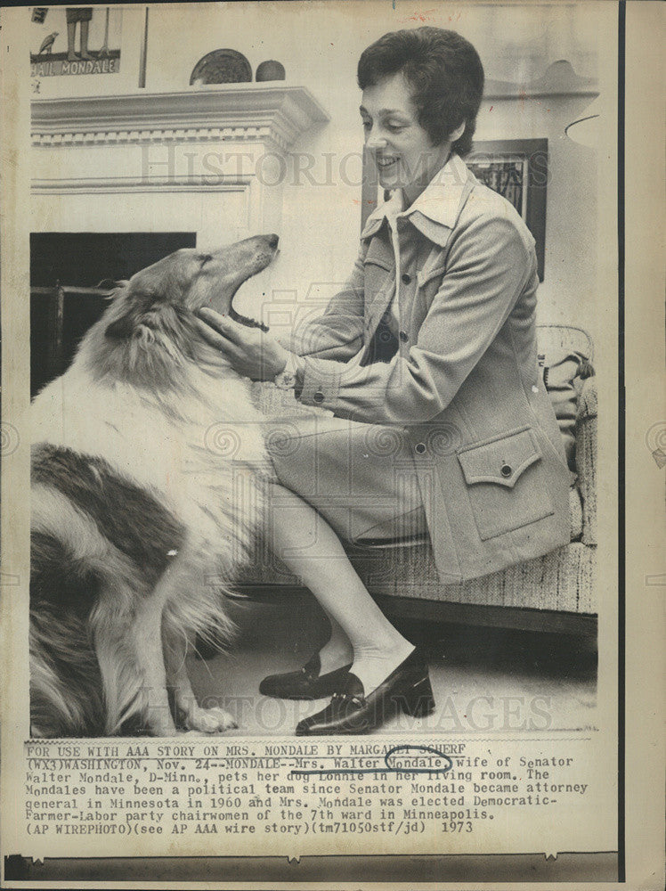 1973 Press Photo Mrs.Mondale, wife of Sen. Walter Mondale. with her dog Lonnie. - Historic Images