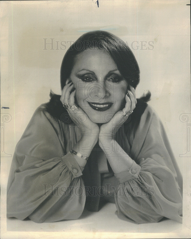 1977 Press Photo Madeleine Mono Cosmetics Company President To Introduce Line - Historic Images