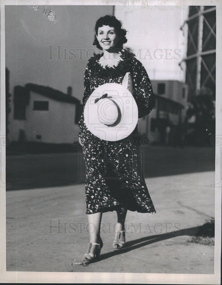 1937 Press Photo Carlotta Monti, Actress & Comedian W. C. Fields' "Dietician" - Historic Images