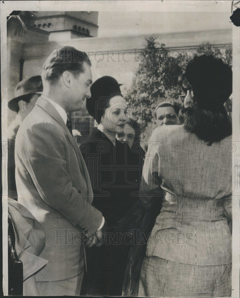 1947 Press Photo Actress Chalotta Monti at the committal service of W.C. Fields. - Historic Images