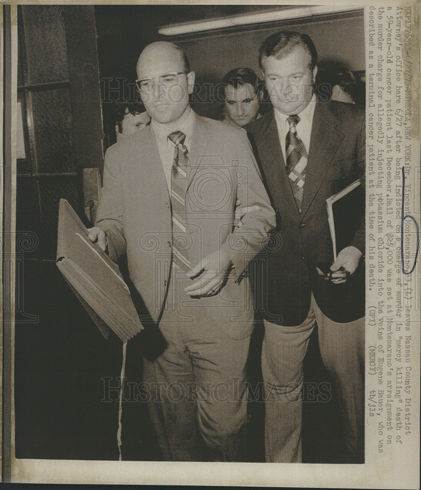 1973 Press Photo Dr. Vincent Montemarano leaves District Attorney&#39;s Office - Historic Images