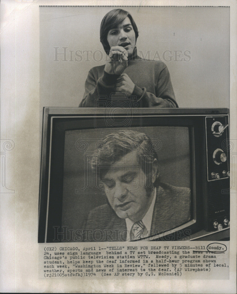 1974 Press Photo Bill Moody newscaster for Deaf - Historic Images