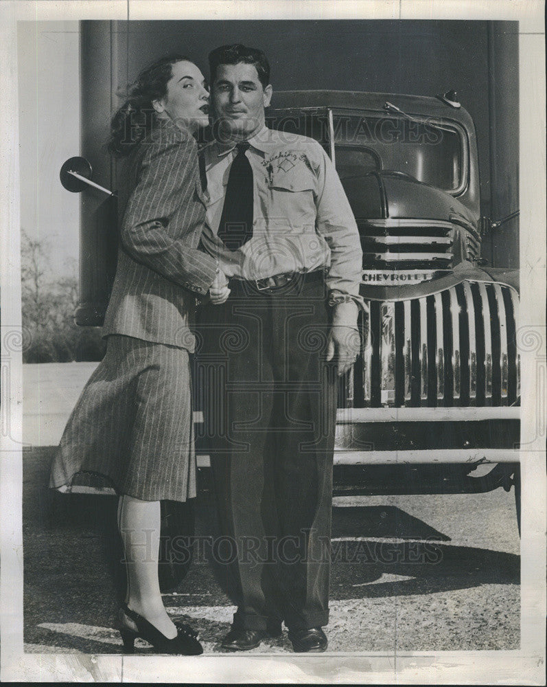 1946 Press Photo Shirley Molohan, &quot;Miss Photo Flash of 1946&quot; and Charley Goins - Historic Images