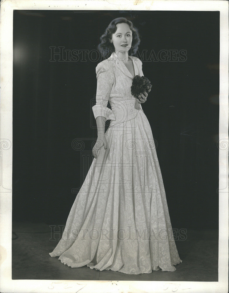 1941 Press Photo Lucy Monroe Manhattan merry-go-round - Historic Images