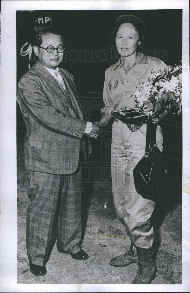 1953 Press Photo Singer Lucy Monroe and Mayor Kim Tae Soon - Historic Images